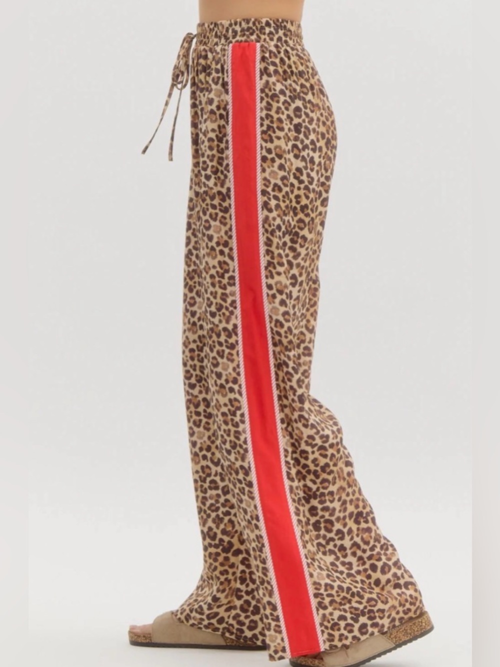 entro Leopard Print Pant with red accent. Pockets  w/shorts lining.  W Small